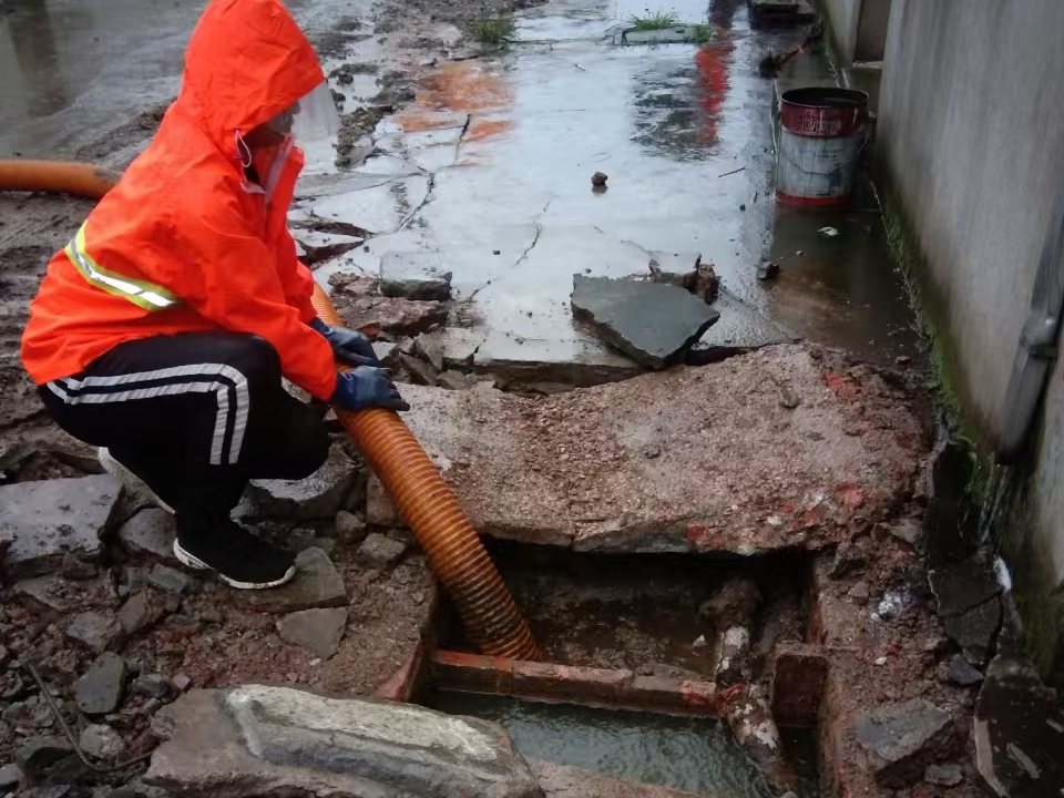 云霄专业清理污水池 炜誉市政以规范流程守护城市 “肠道”