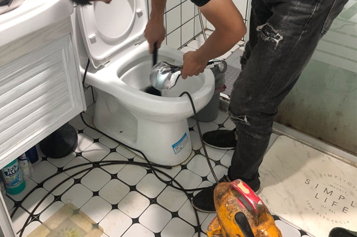 云霄马桶堵塞自己疏通还是找师傅?专业上门服务让你省时更省心